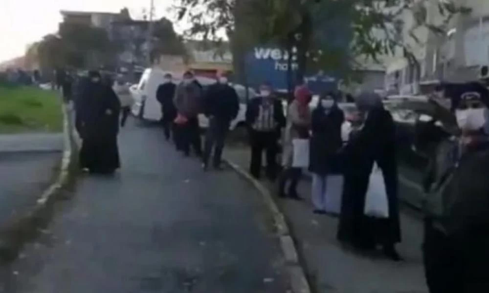 Κωνσταντινούπολη: Στήνονται στην ουρά για ψωμί 1 λίρας